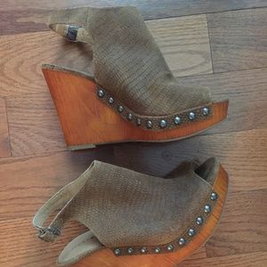 Lucky Brand Tan Studded Wedges